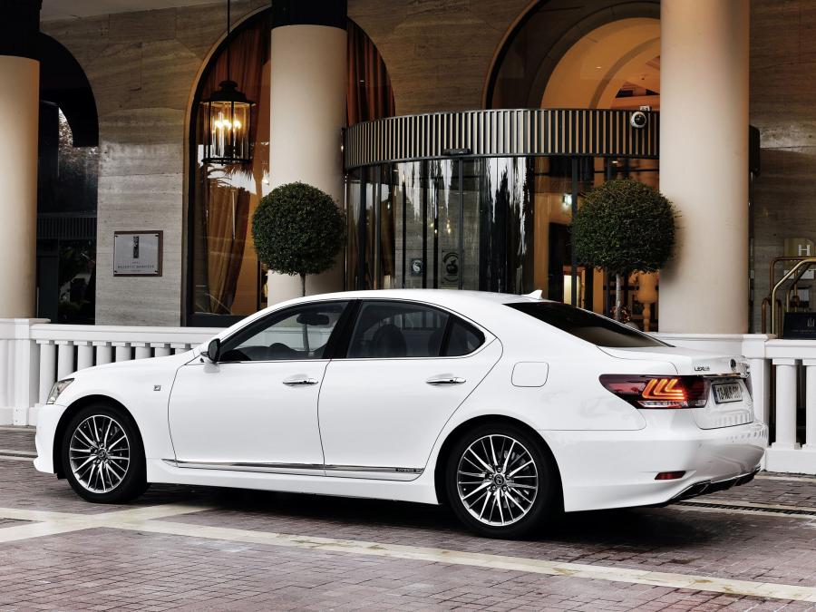  Lexus LS600h F-Sport 2012 года  (EU) (фото 9 из 16)